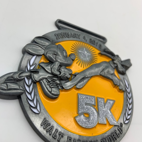 Disney Walt Disney World Mickey & Pluto 5K January 2018 Pewter Medal - Picture 5 of 9